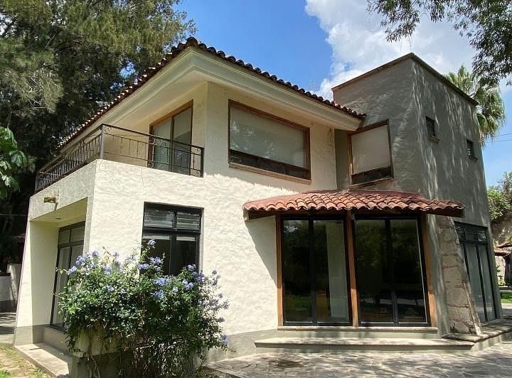 HOUSE FOR SALE LOCATED IN EL BAJÍO, photo 1 of 36