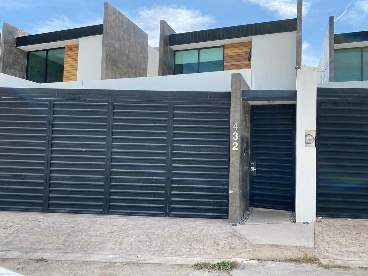 CASA À VENDA EM MONTEBELLO, MÉRIDA PERTO DE HOSPITAIS E PRAÇAS, foto 1 de 26