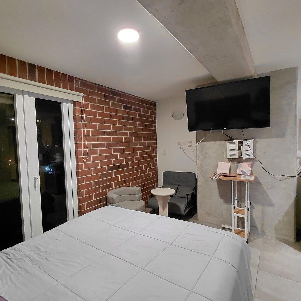 Apartamento tipo estudio en venta en zona 10, foto 1 de 7