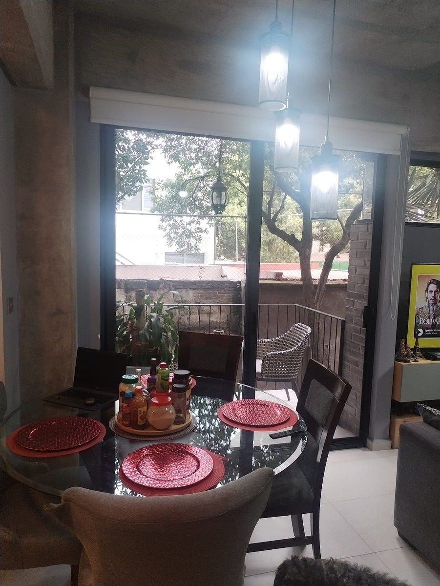 Comedor y balcón, foto 3 de 11
