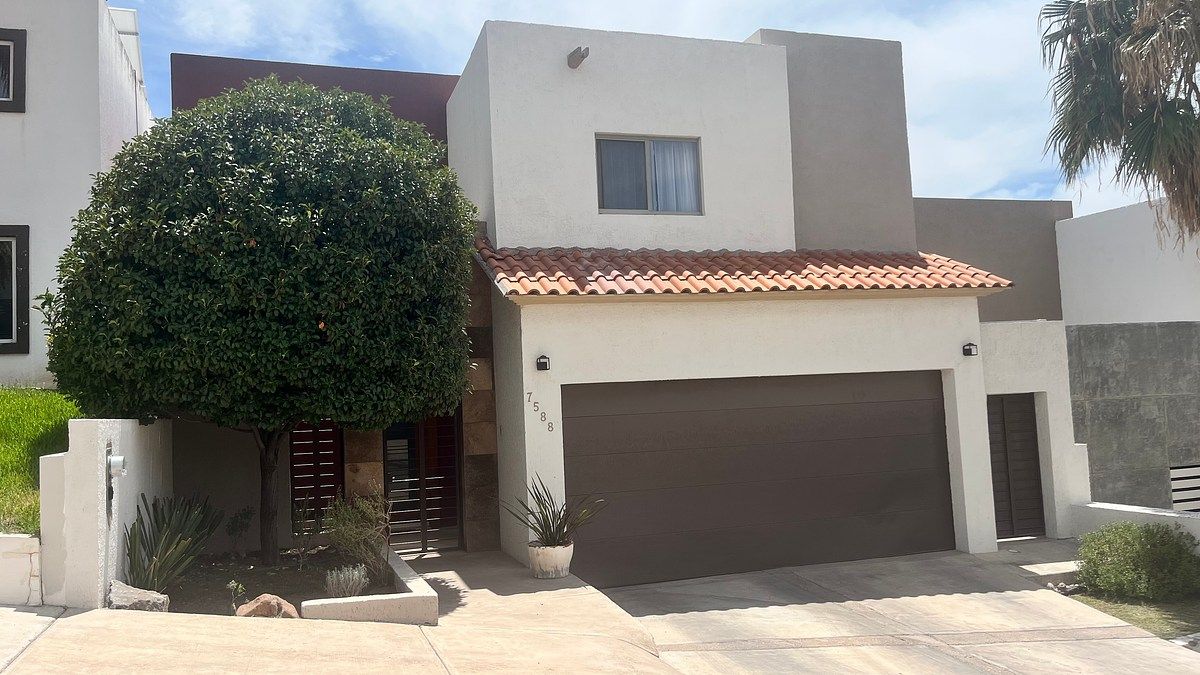 Casa en zona Valles con cuarto de servicio, foto 1 de 20