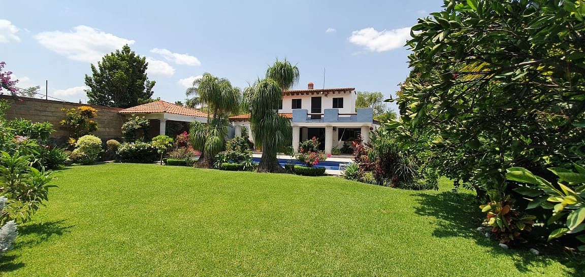 BEAUTIFUL HOUSE WITH SPECTACULAR GARDEN!, photo 1 of 14