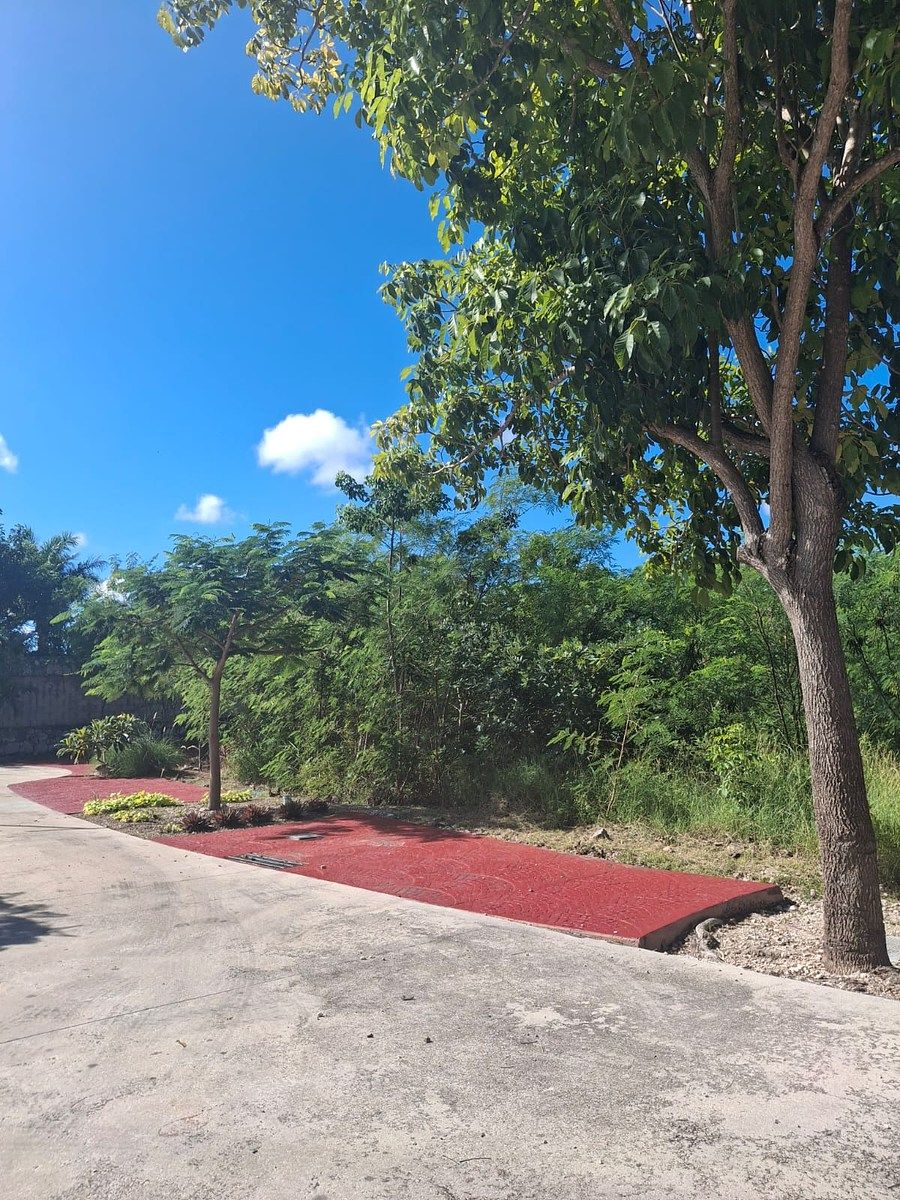 Terreno en venta  en la privada residencial Altozano en privada Océano, Mérida, photo 1 of 10