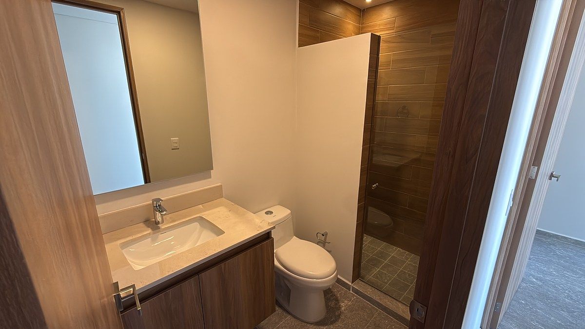 Baño completo recamara secundaria, photo 3 of 18