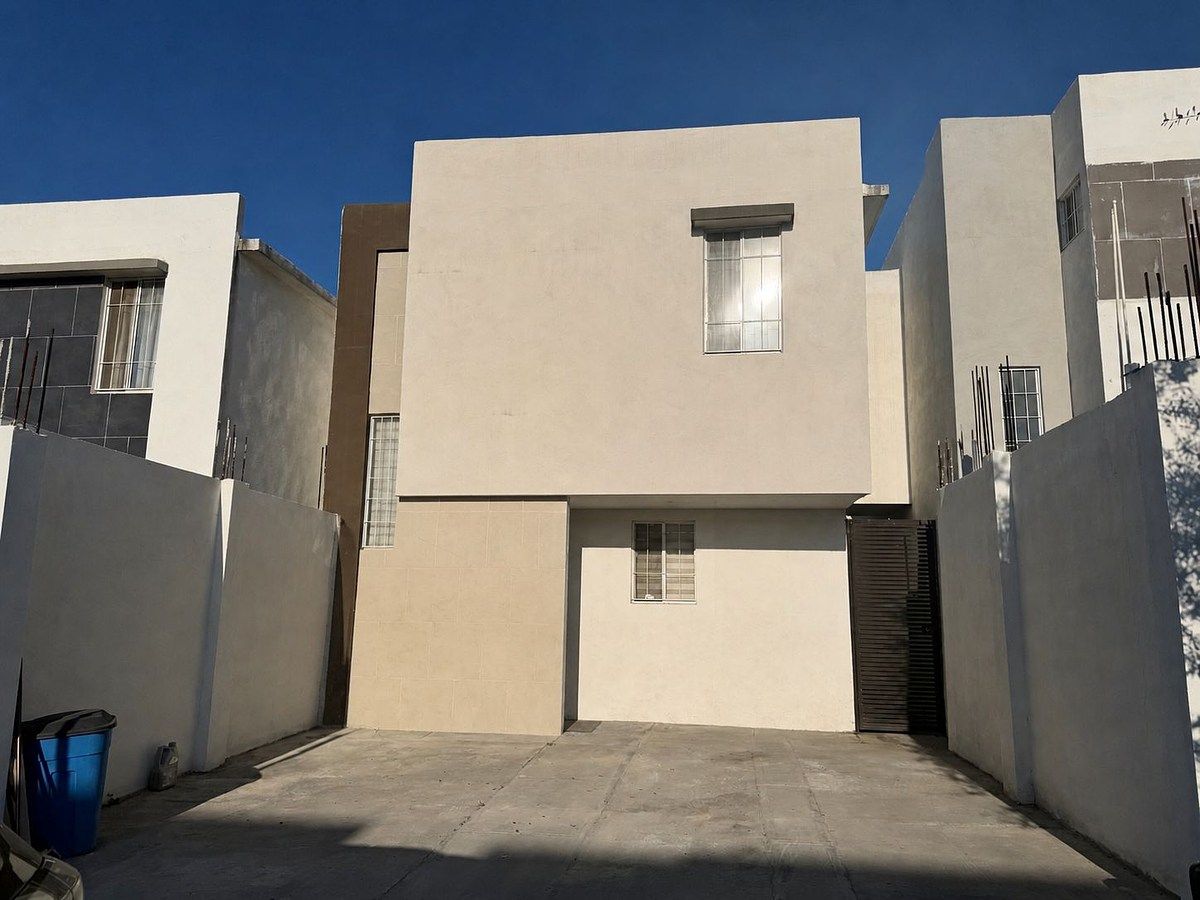 House for sale in PARQUES ZAFIRO, García, N.L., photo 1 of 28