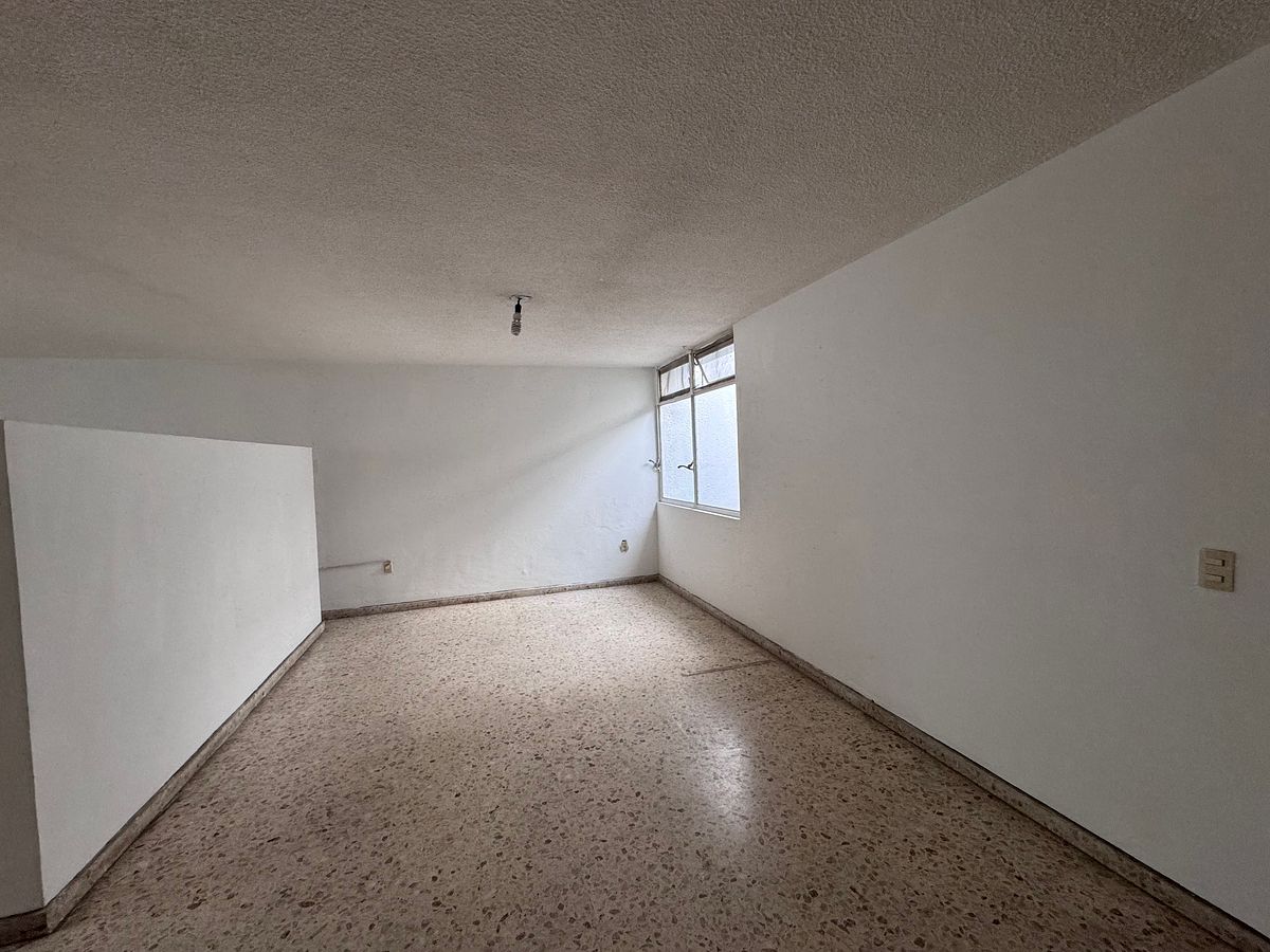 Sala, photo 3 of 18