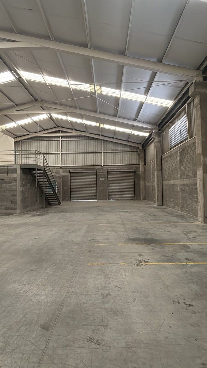 Industrial Warehouse in Parque 300, Santa Catarina, photo 7 of 12