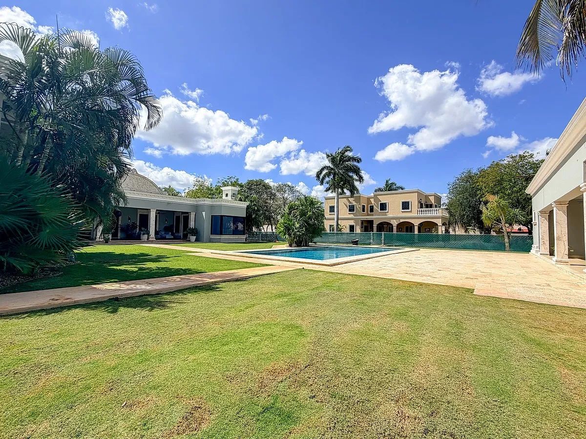 CASA DE LUJO EN VENTA CON 4,380 M2 DE TERRENO DE UN SOLO NIVEL, foto 1 de 22