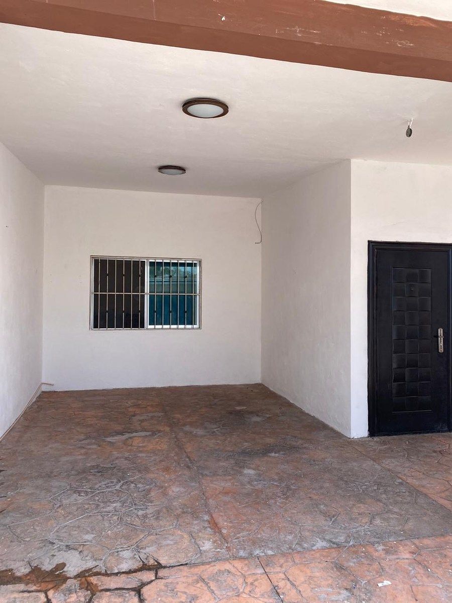 Garage, photo 2 of 10
