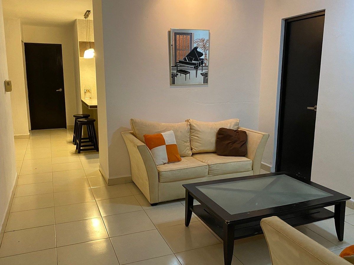 Recibidor, sala, medio baño, photo 3 of 10