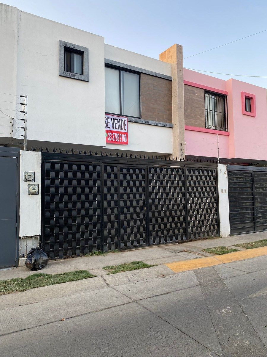 HOUSE FOR SALE IN JARDINES DEL VALLE NEXT TO COTO EL SECRETO, photo 1 of 9