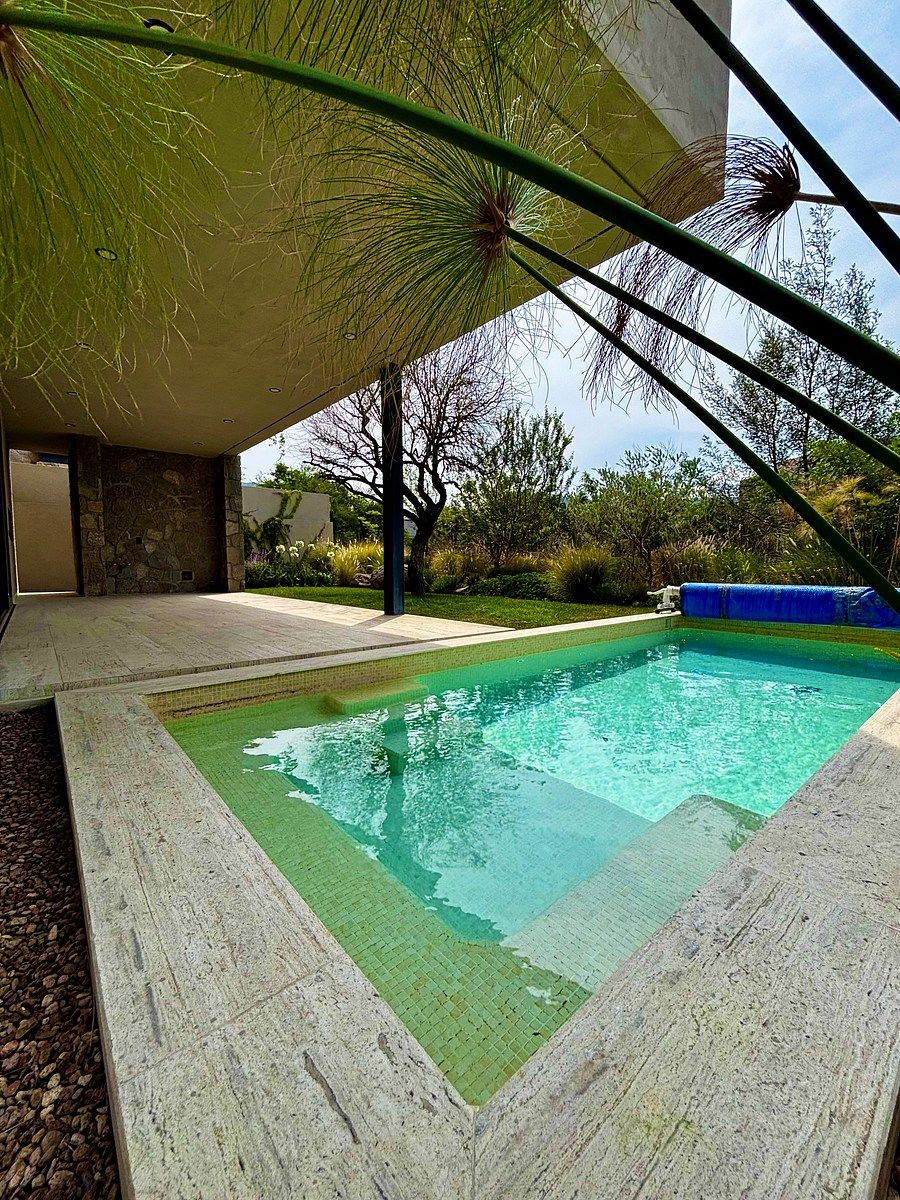 Casa con Alberca Privada y Jardín de 162 m² en Altozano, foto 1 de 44