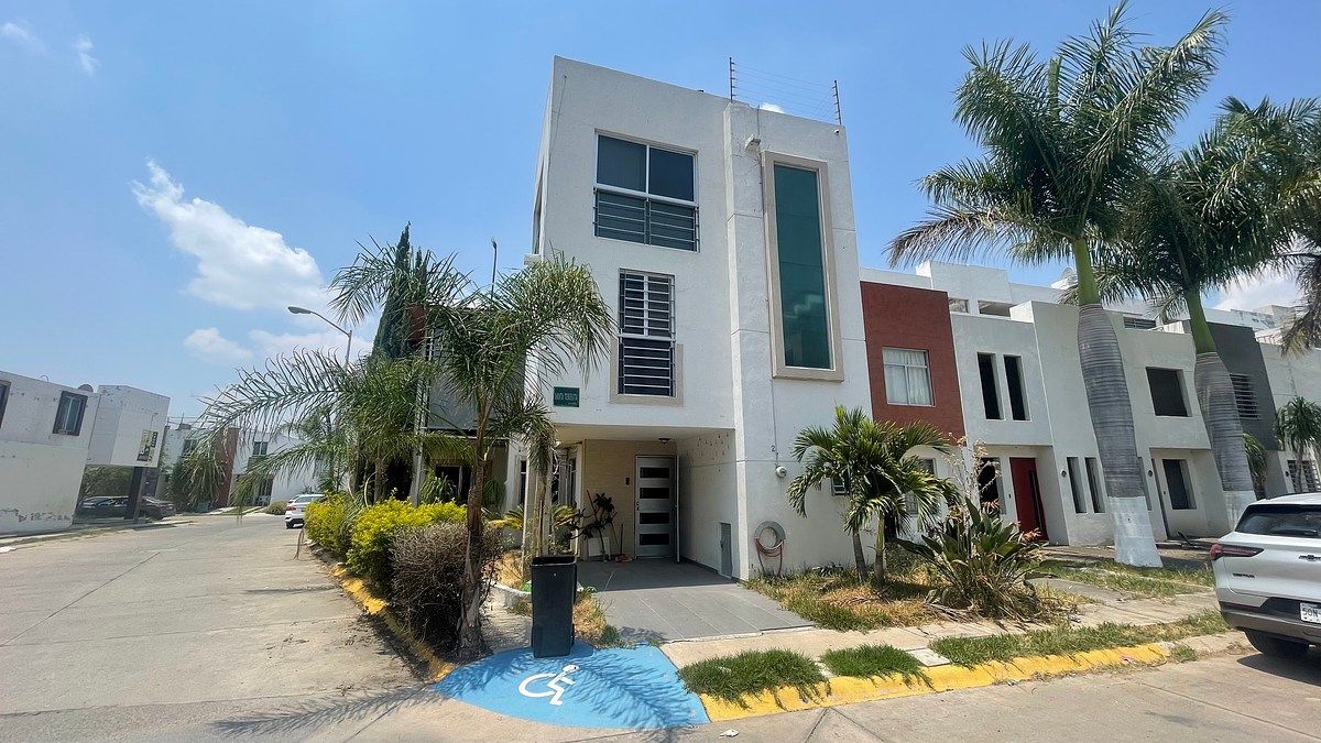 CASA EN VENTA FRACC. VILLAS DE SAN MARTIN, foto 1 de 29