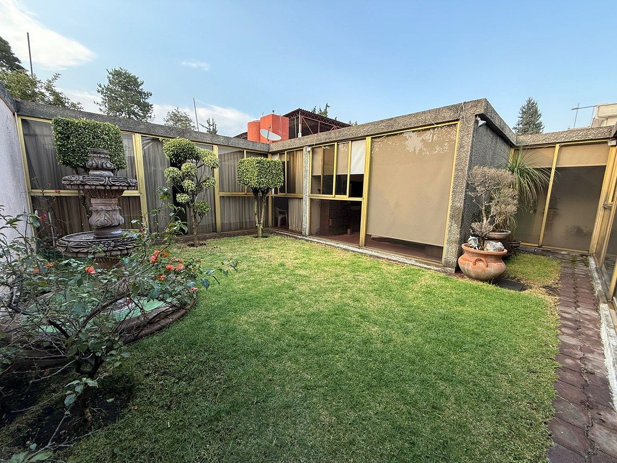 Casa à venda de 1 andar com jardim, amplas áreas e ótima localização, foto 1 de 23