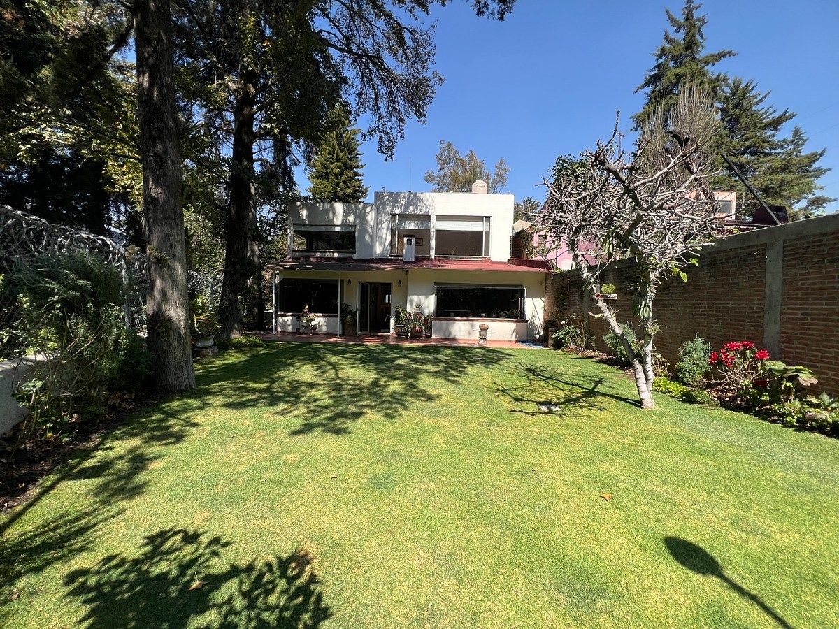 VENTA RESIDENCIA FAMILIAR CON PANELES SOLARES EN BOSQUE DE MOCTEZUMA,, foto 1 de 14