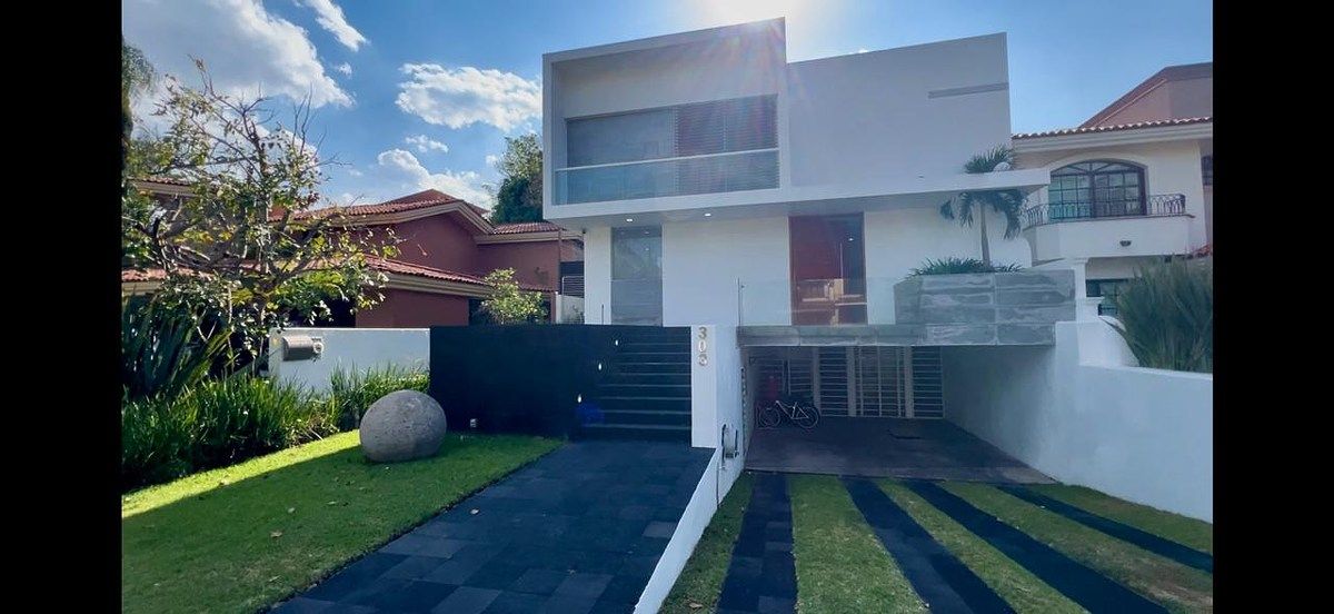 VENTA CASA EN CONDOMINIO VALLE REAL 400m2, 3 recámaras con baño, 6 cajones auto, foto 1 de 28