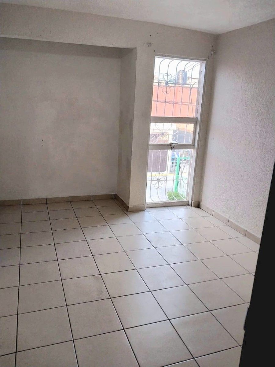 CASA DE DOS NIVELES EN RENTA, foto 1 de 7