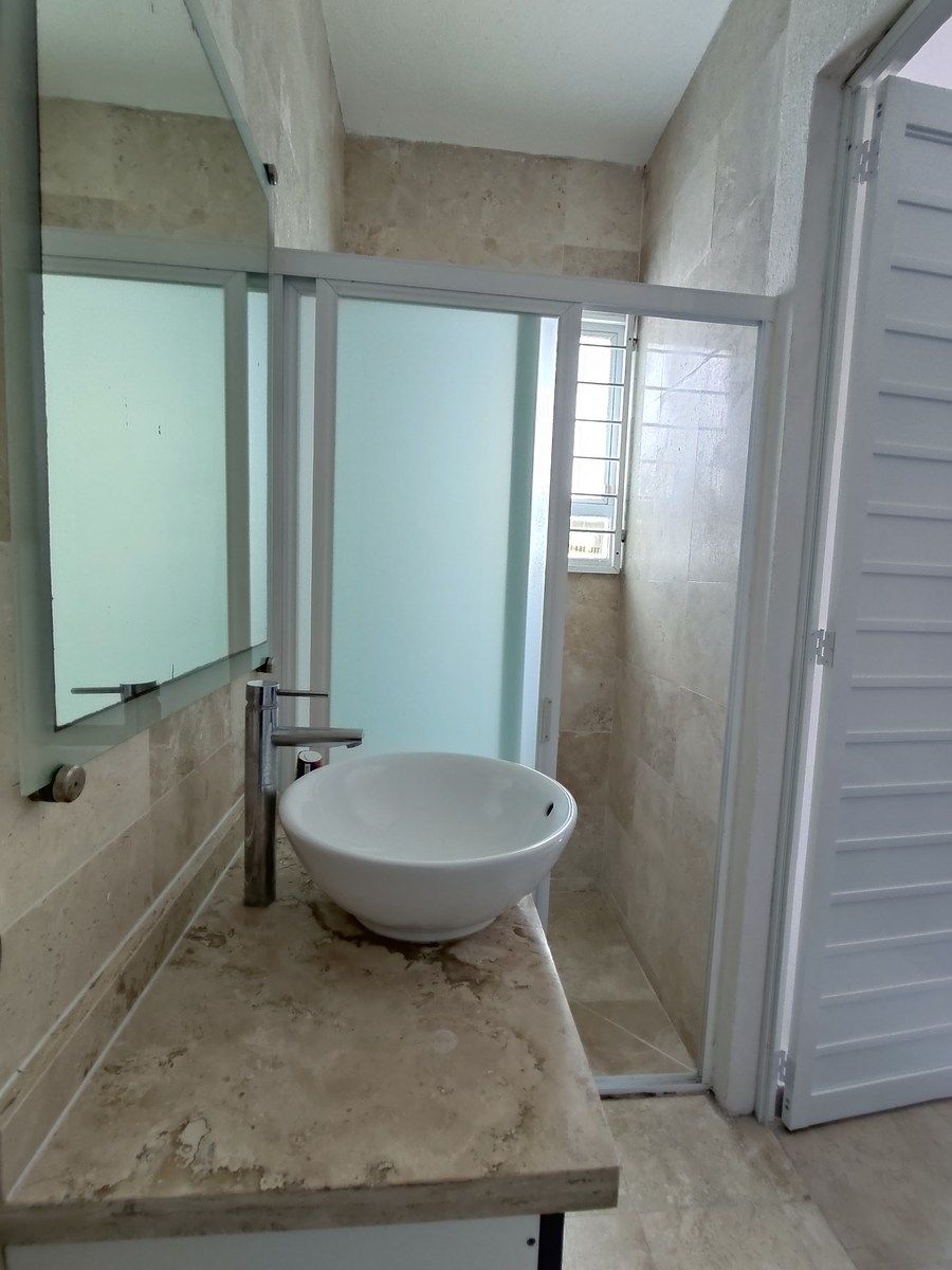 Baño, photo 6 of 13