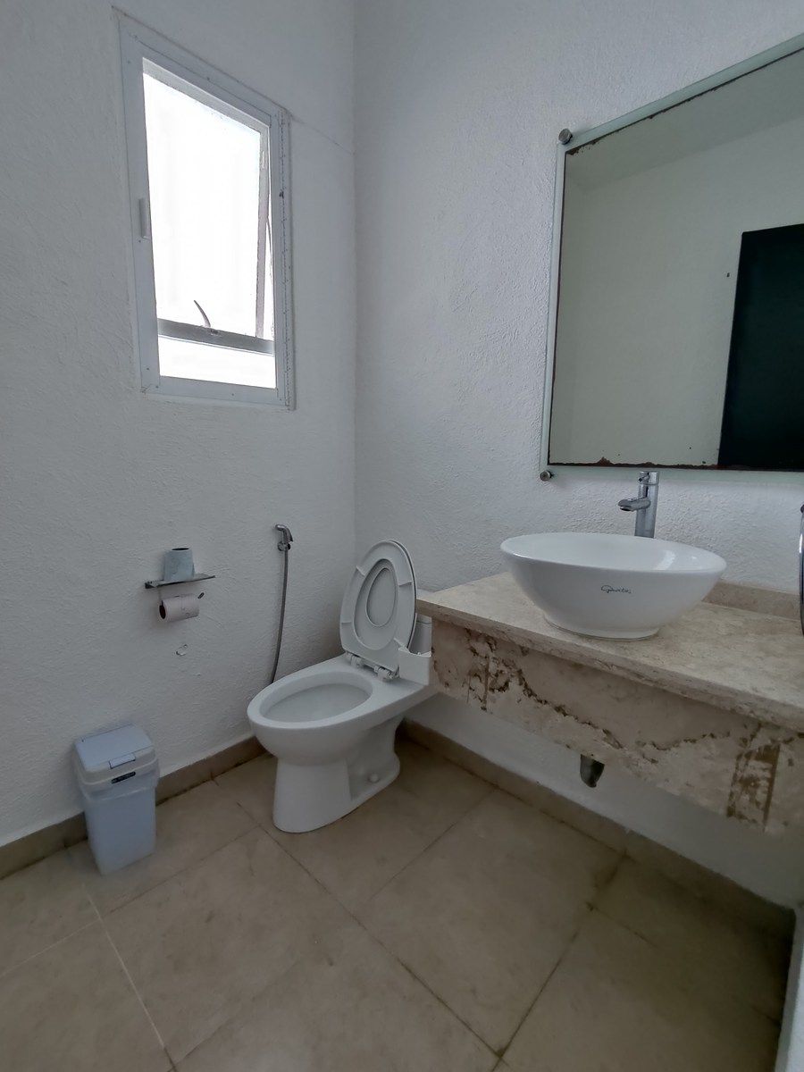 Baño, photo 11 of 13