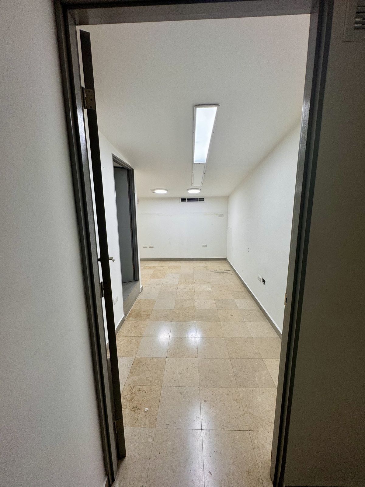 Local comercial en Del Valle, San Pedro Garza García, foto 6 de 8