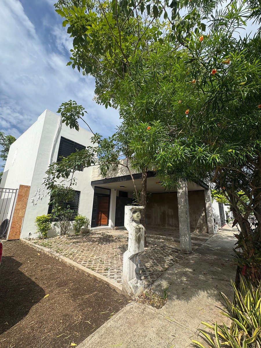 House in Gran Santa Fe, Mérida, photo 3 of 37