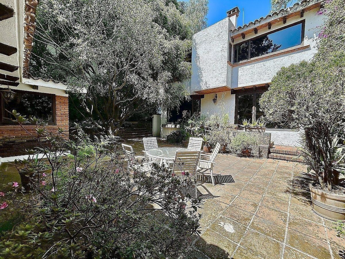Casa con gran jardín y ambiente rústico en calle cerrada – Lomas Quebradas, foto 1 de 21