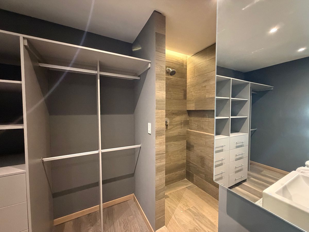 Vestidor y Baño completo de recámara principal, foto 17 de 23