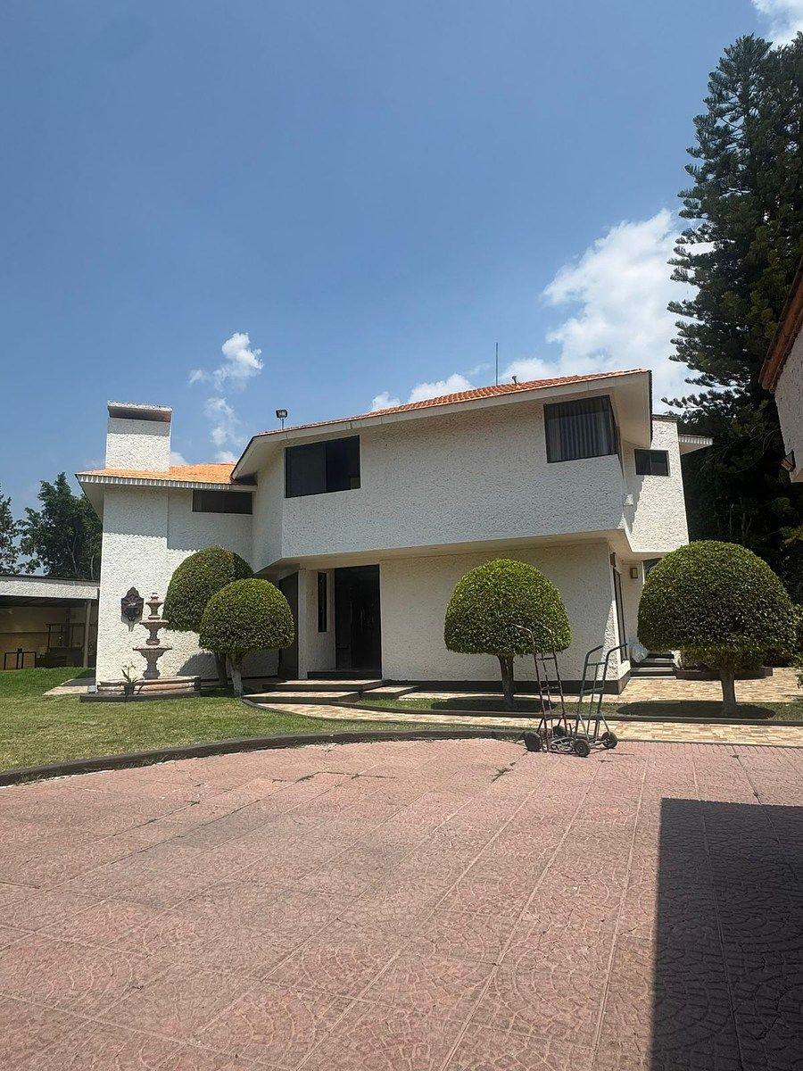 CASA EN RENTA CON ALBERCA. JURICA, foto 1 de 14