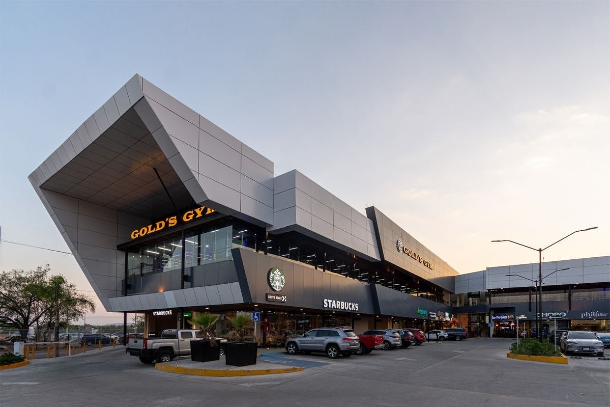 LOCALES EN RENTA PLAZA GARZA SADA, foto 1 de 2