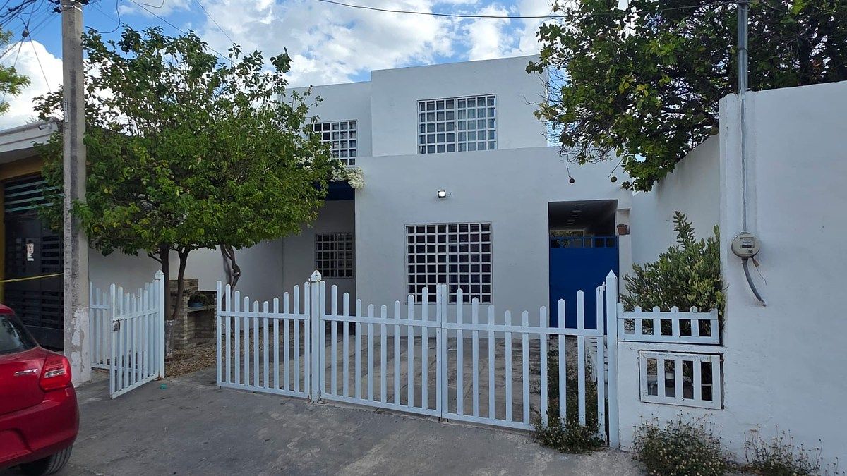 CASA DE DOS PISOS EN CHUBURNÁ, foto 1 de 12