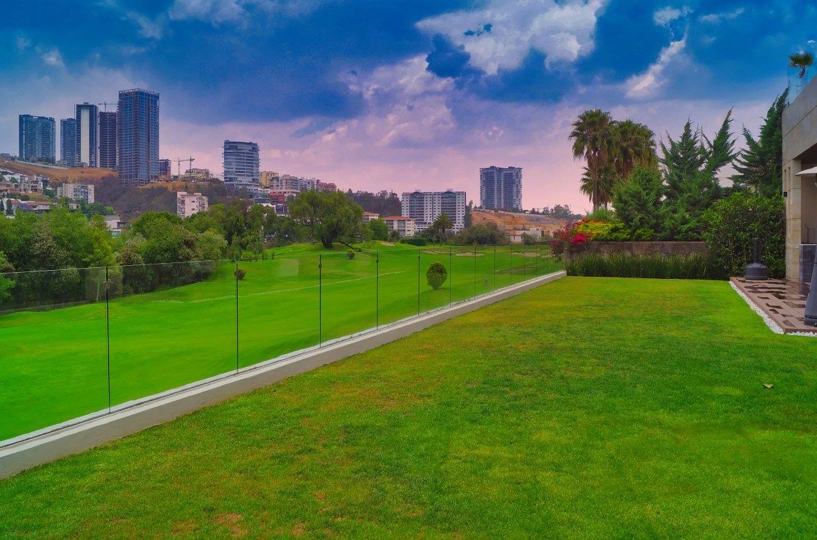 Residencia de Autor Frente al Campo de Golf | Bosque Real, foto 1 de 38