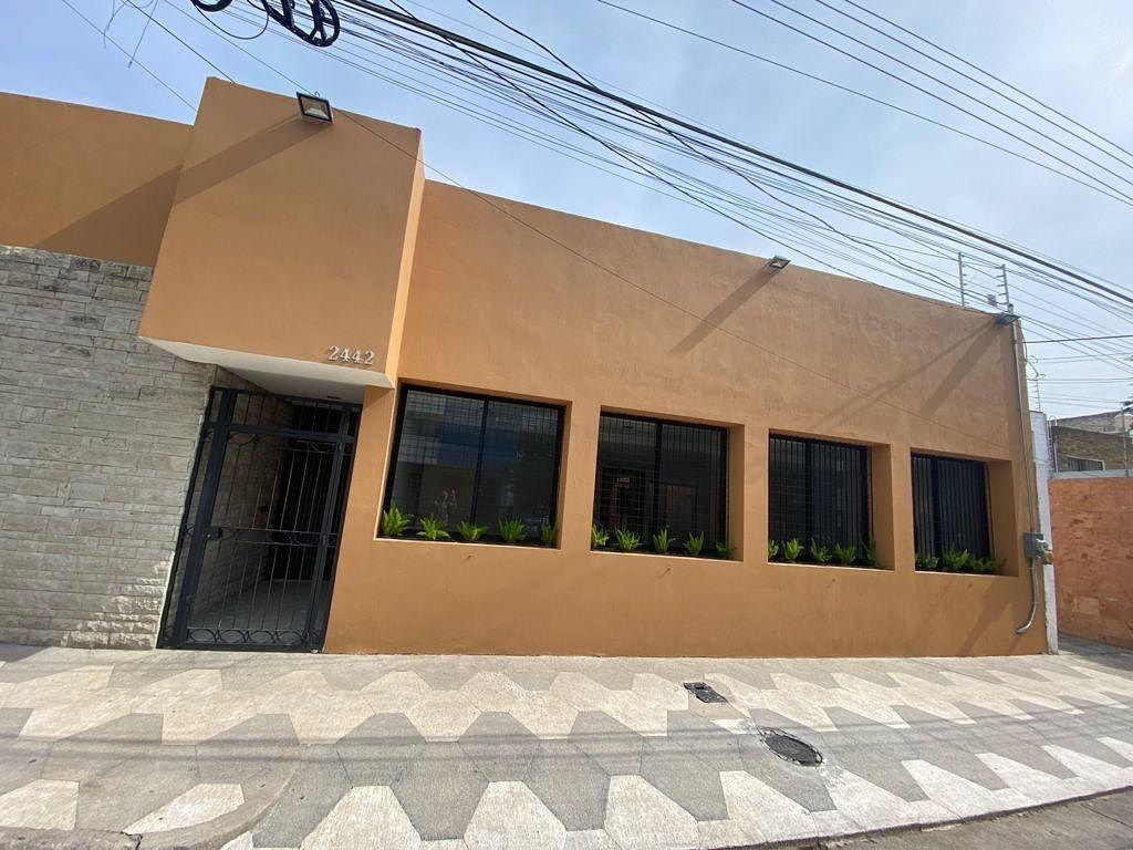 Casa em Jardines del Bosque Centro, Guadalajara, foto 2 de 29