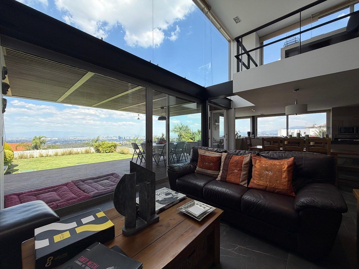 Hermosa Casa con Amplios Espacios en Pedregal de Echegaray, foto 1 de 38