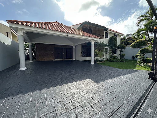 Casa en LOS CACICAZGOS SANTO DOMINGO DE GUZMÁN, foto 1 de 32