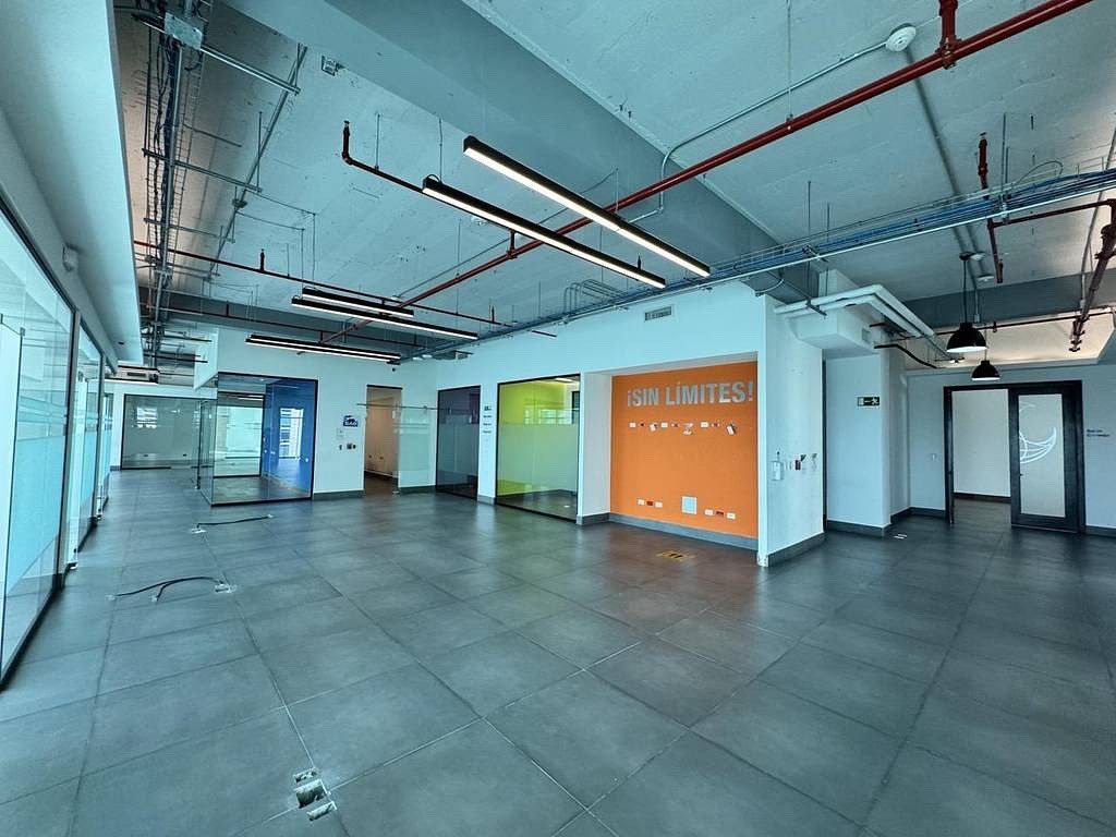 Oficina corporativa Clase A adecuada 300 m² en Alquiler Piantini, Santo Domingo, foto 1 de 14