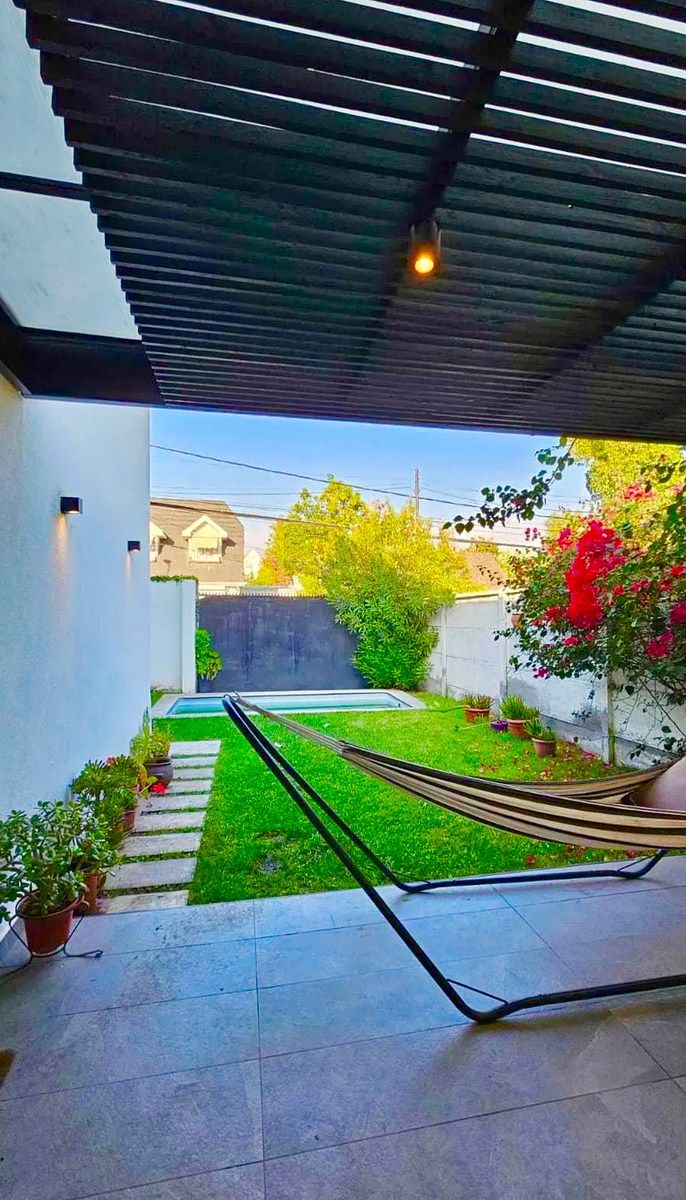 Casa Remodelada por Arquitectos | Las Condes | 3D · 3B · 240 m²