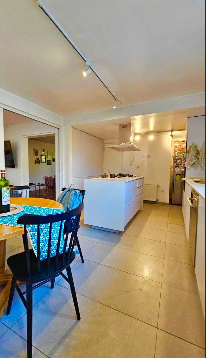 Casa Remodelada por Arquitectos | Las Condes | 3D · 3B · 240 m²