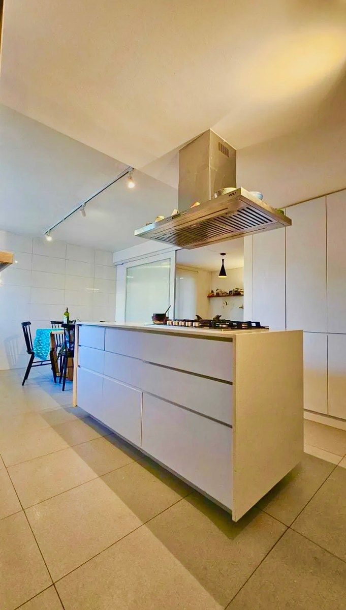 Casa Remodelada por Arquitectos | Las Condes | 3D · 3B · 240 m²