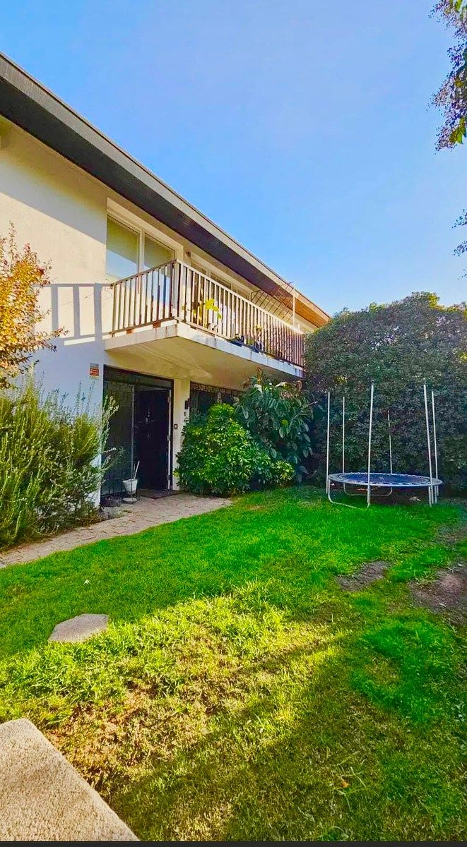 Casa Remodelada por Arquitectos | Las Condes | 3D · 3B · 240 m²