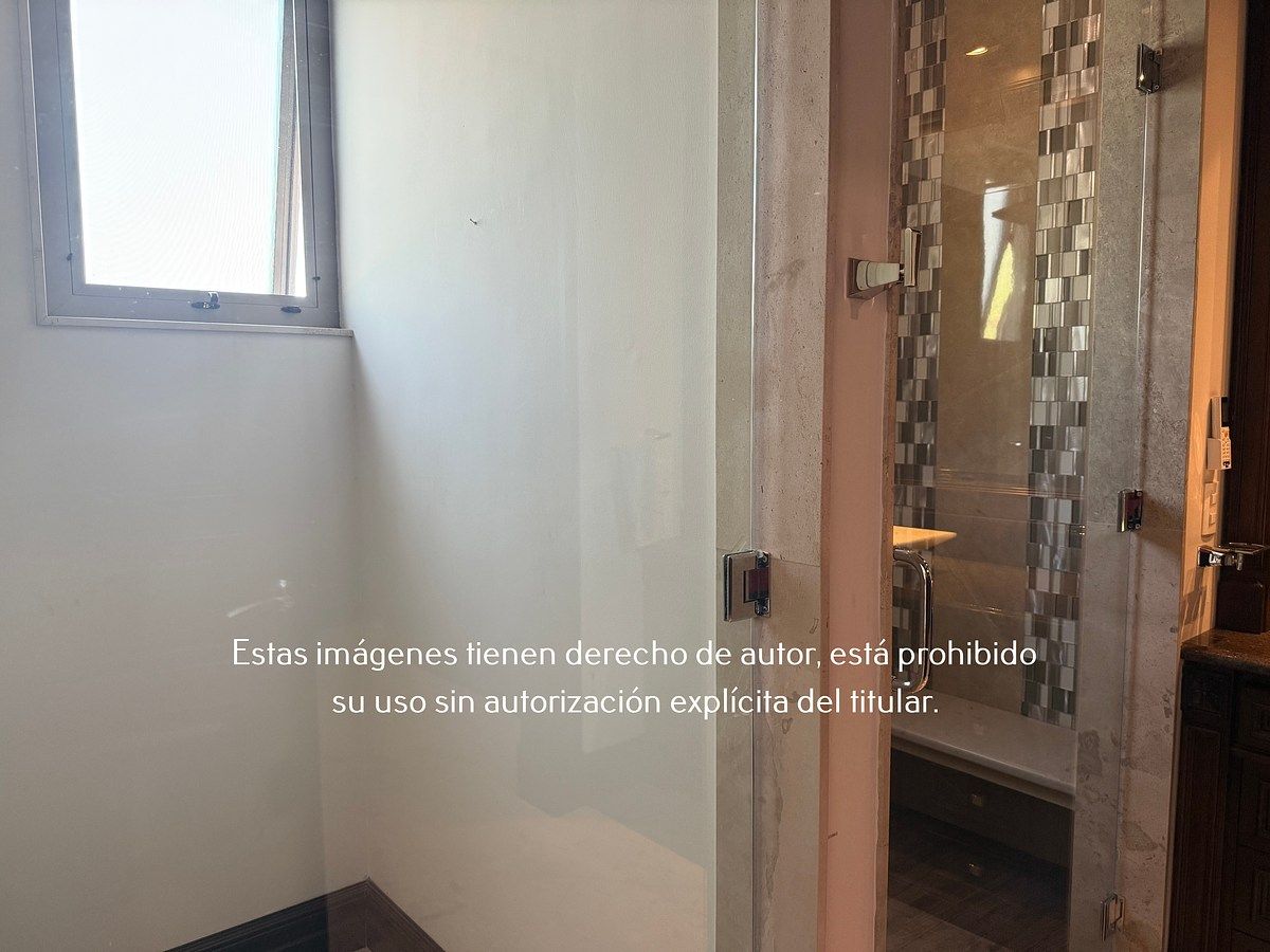 RESIDENCIA DE LUJO CON ELEVADOR, ALBERCA Y GIMNASIO PRIVADO, foto 12 de 24