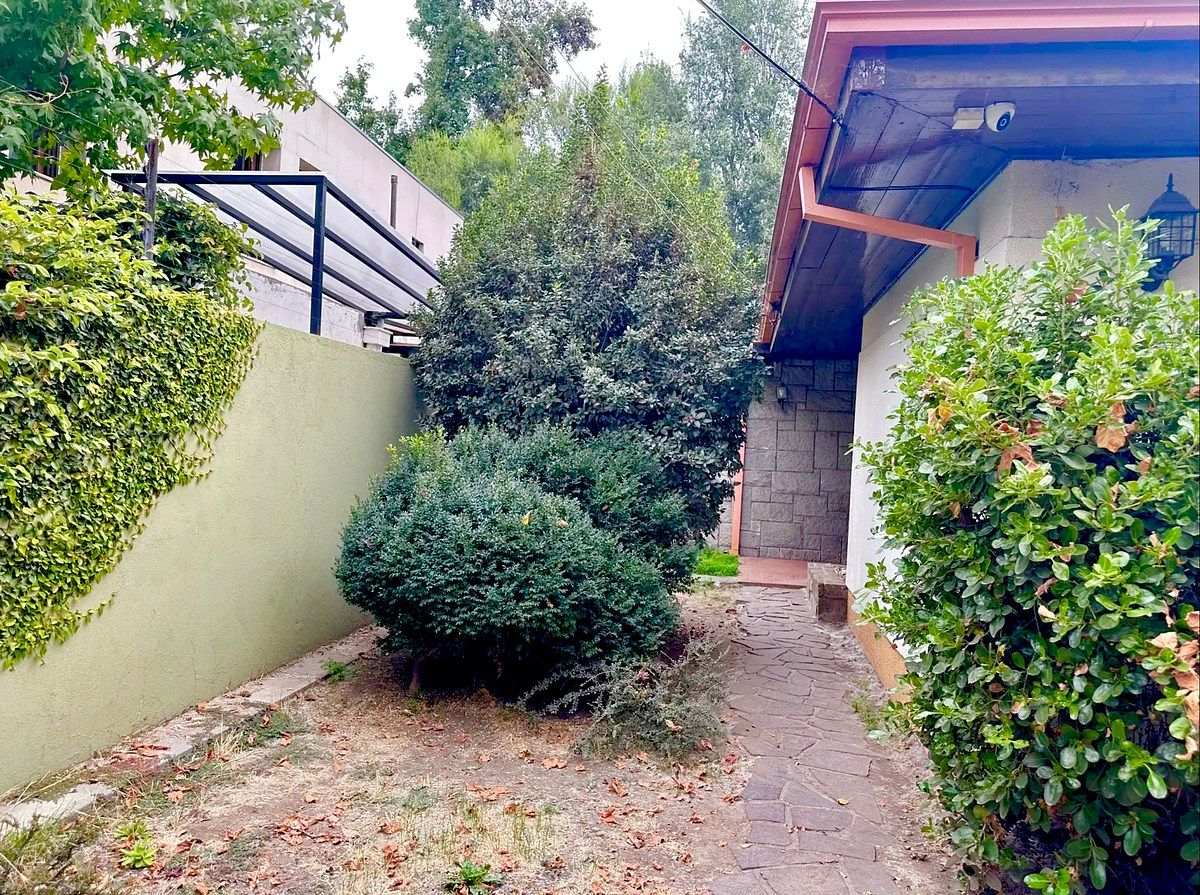 Casa 1 Piso | La Reina | Colindante Prince of Wales Country Club | 3D · 2B ·