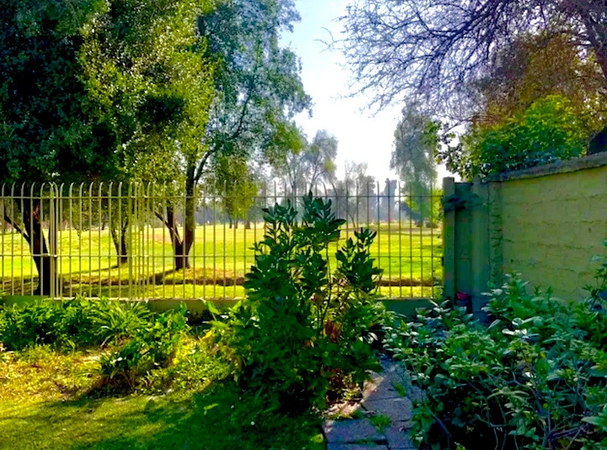 Casa 1 Piso | La Reina | Colindante Prince of Wales Country Club | 3D · 2B ·