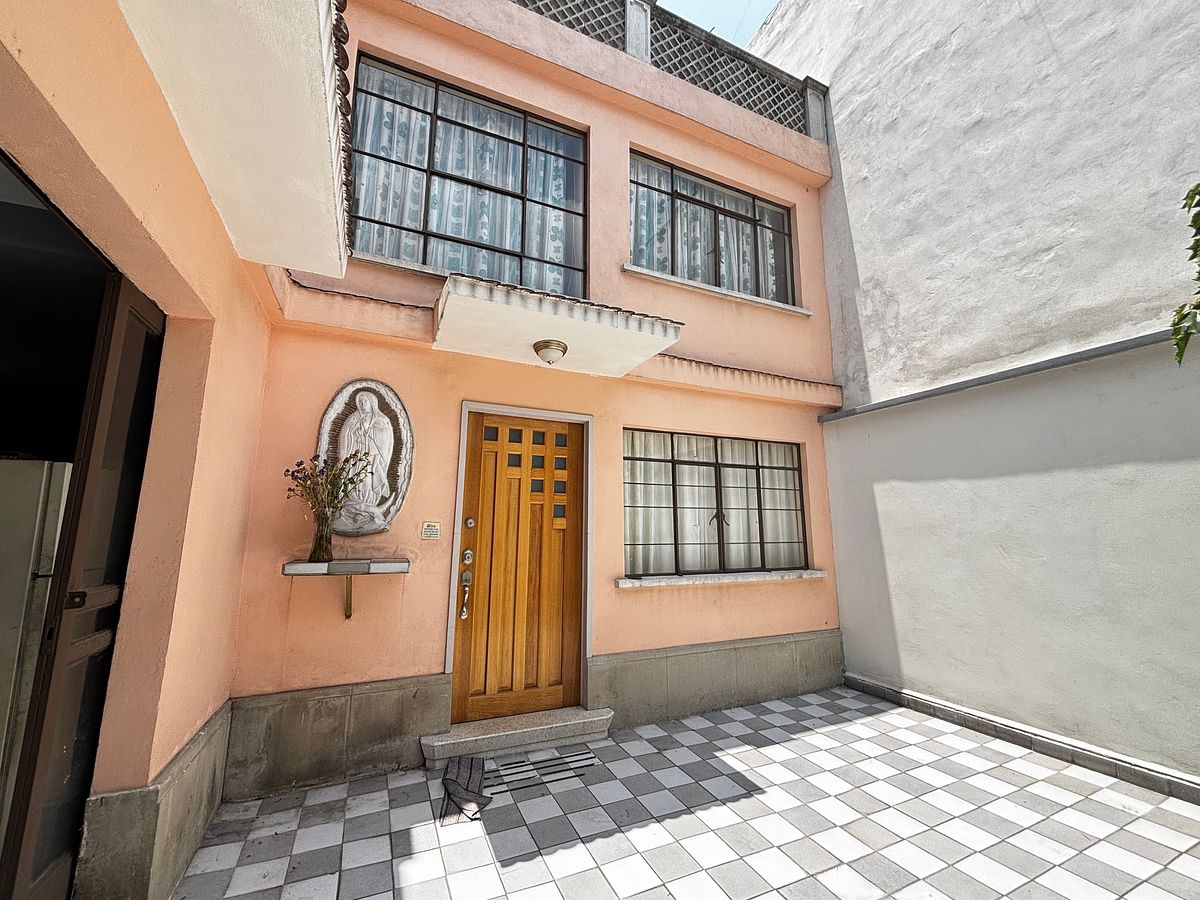 House in Viejo Ejido de Santa Ursula Coapa, Coyoacán, photo 2 of 27