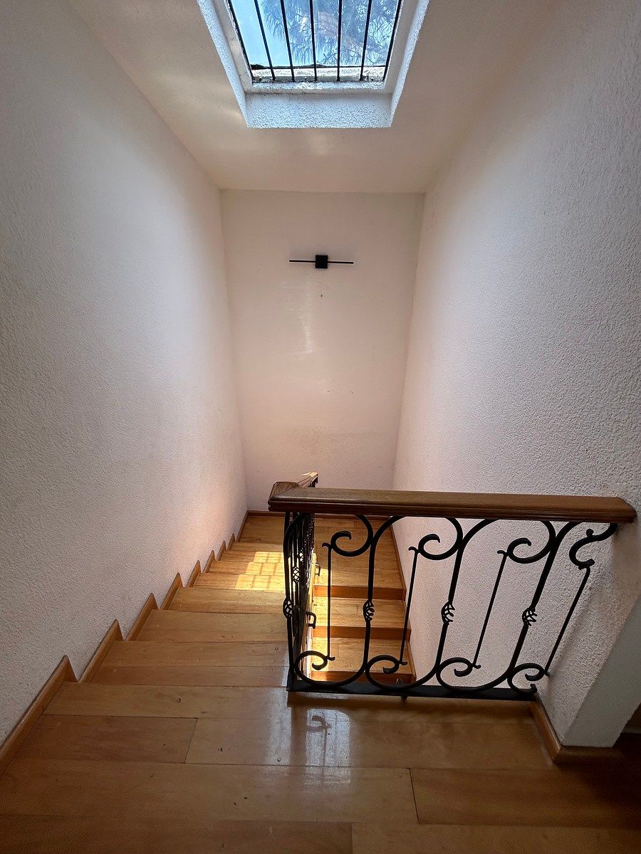 Escaleras abajo, foto 39 de 43