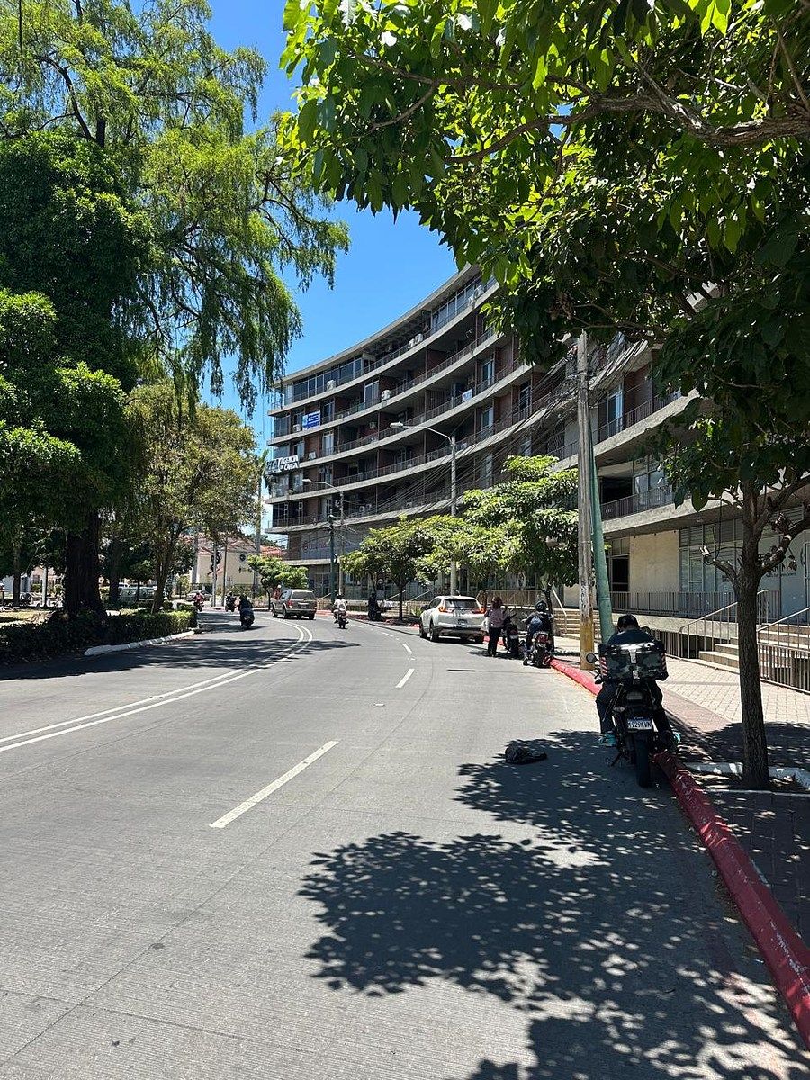 Oficina  Ejecutiva en Venta, en Ubicación Estratégica – Edificio Etisa, Zona 9