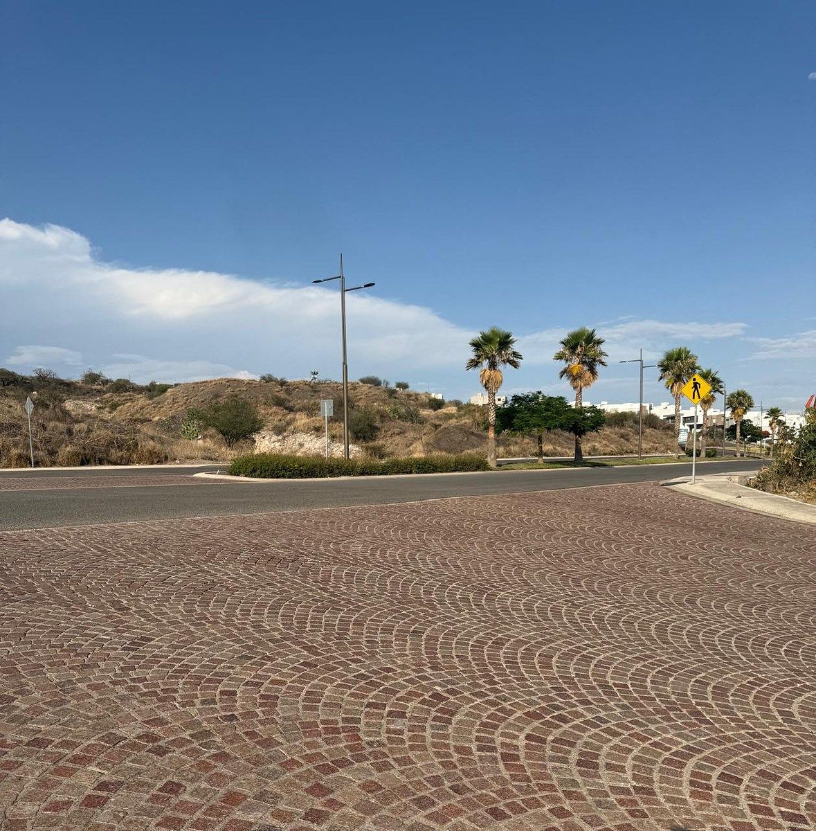 Terreno en venta en Lomas de Juriquilla | Esquina y superficie plana, foto 1 de 13