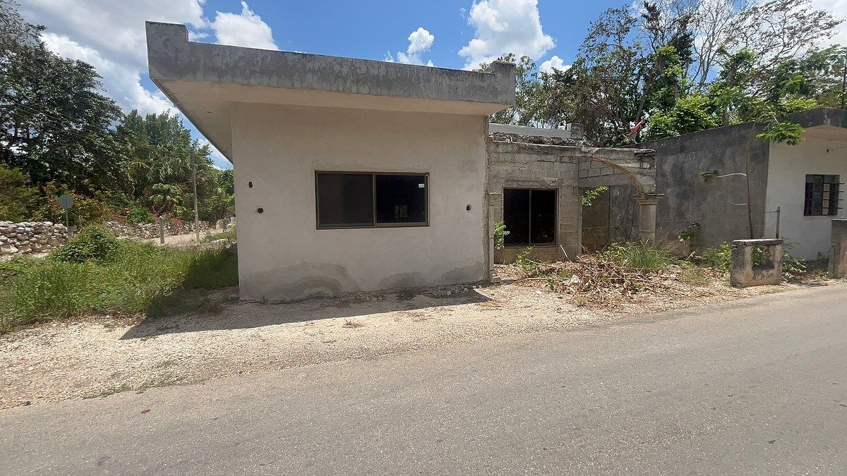 Casa en Construcción Avanzada sobre Terreno Amplio en Esquina, foto 1 de 14