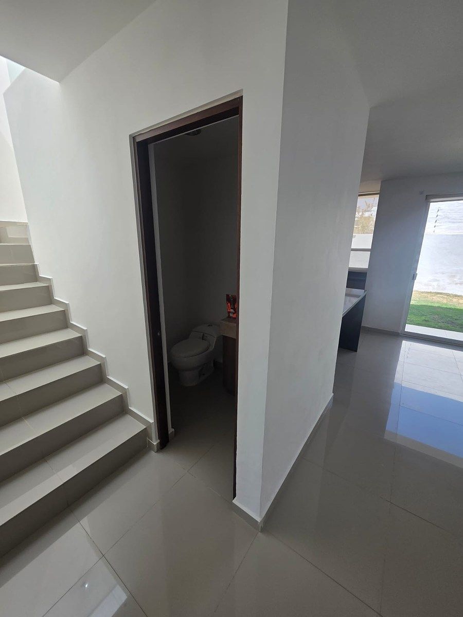 House in Gated Community in Juriquilla la Condesa, Querétaro, photo 2 of 20