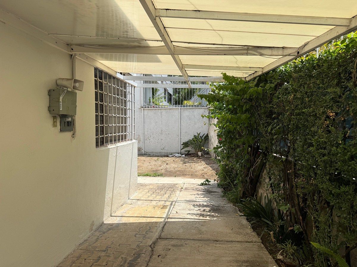 House in Lomas Altas, Zapopan, photo 2 of 36