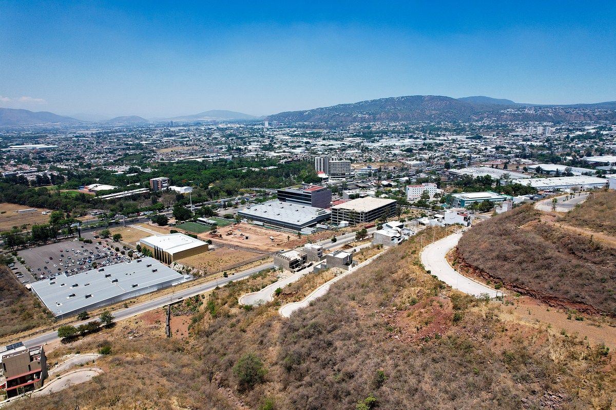 Terreno en Venta en Paisajes del Tesoro Excelente Ubicación - foto 5